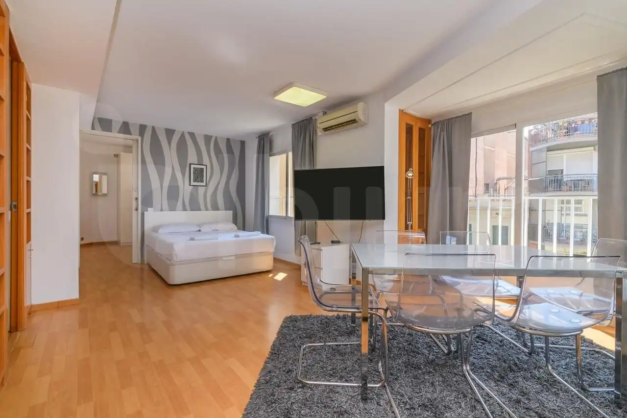 Schlafzimmer von Wohnung zum Verkauf in Barcelona mit Klimaanlage, Parkett und Möbliert