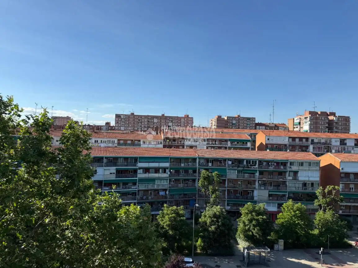 Vista exterior de Piso en venta en Madrid con Terraza y Balcón