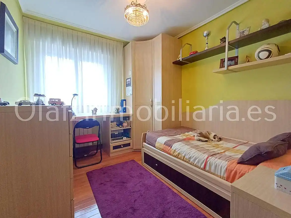 Bedroom of Flat for sale in Bilbao   with Heating, Terrace and Balcony