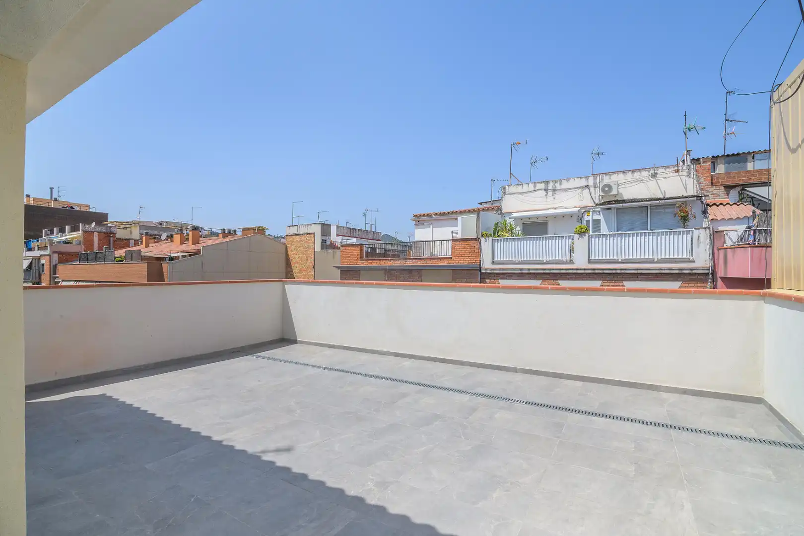 Penthouse with terrace for sale in Carrer Victòria 95