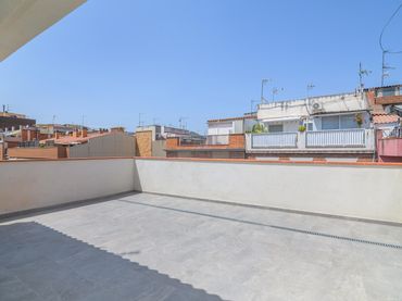 Àtic amb balcó en venda a Carrer Victòria 95