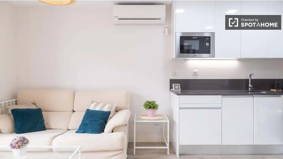 Flat with terrace to rent in Tetuán, imagen 4
