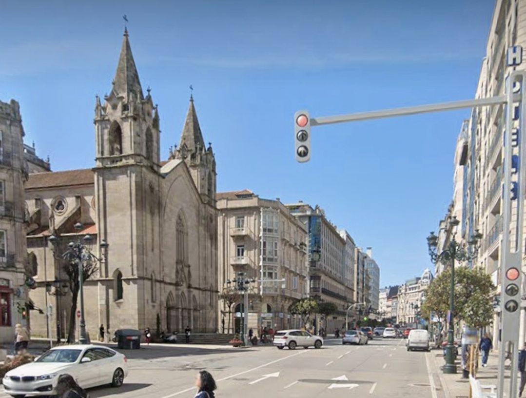 Vista exterior de Dúplex en venda en Vigo  amb Calefacció