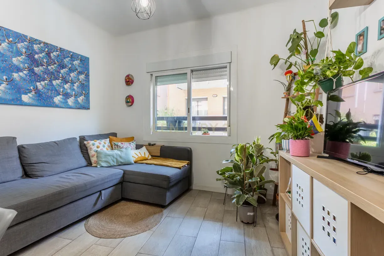 Apartment for sale in Calle Cornellà Modern, Cornellà de Llobregat, Spai, -1, La Gavarra