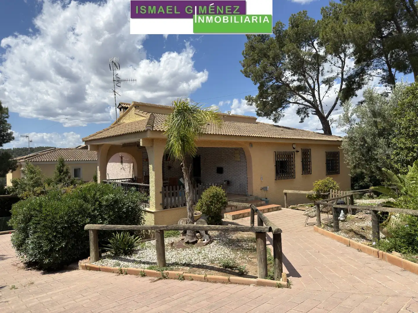 Vista exterior de Casa o xalet en venda en Náquera amb Aire condicionat, Calefacció i Jardí privat