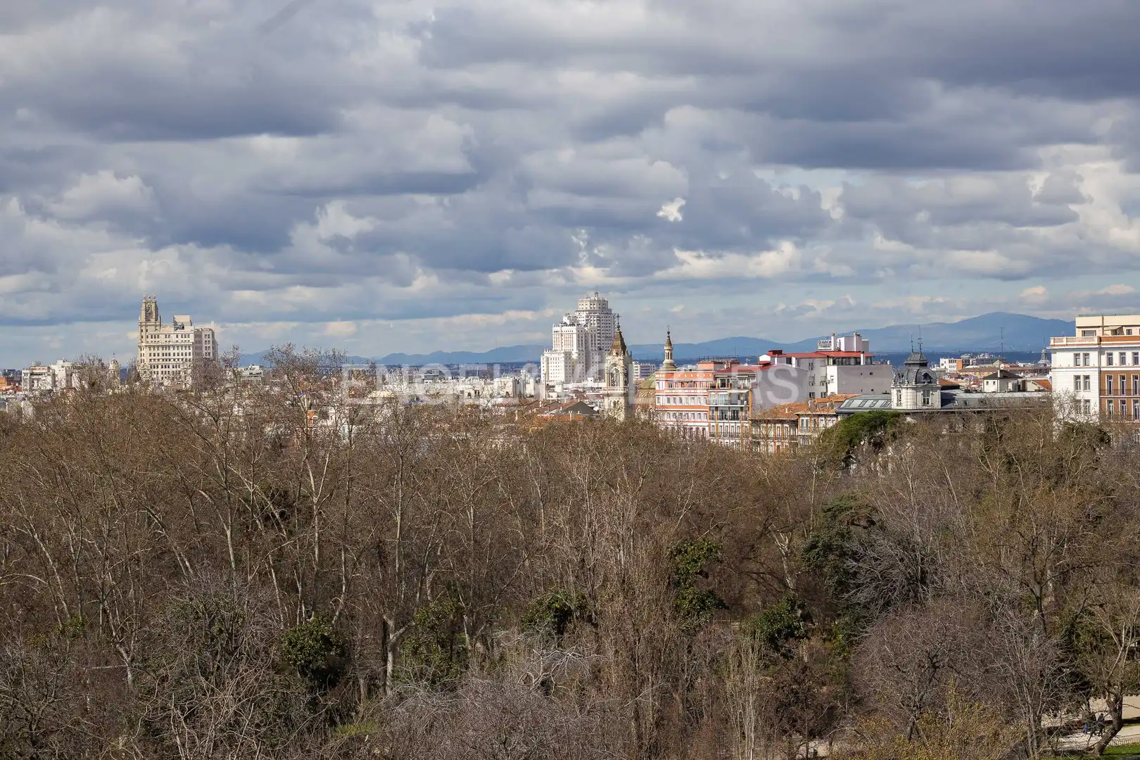 Außenansicht von Wohnung zur Miete in Madrid mit Klimaanlage, Heizung und Parkett