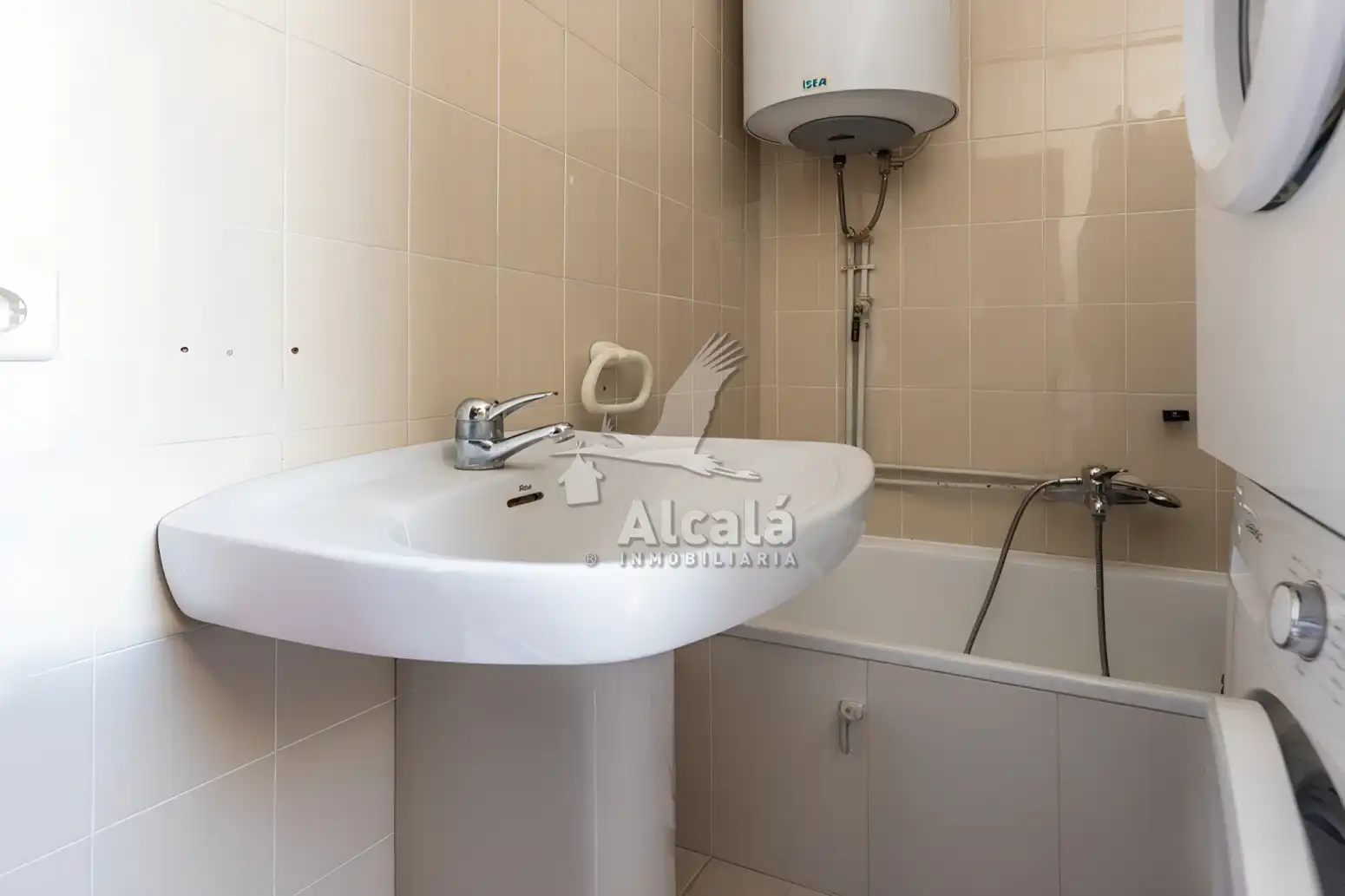 Badezimmer von Wohnung zum Verkauf in Ocaña mit Heizung, Privatgarten und Terrasse