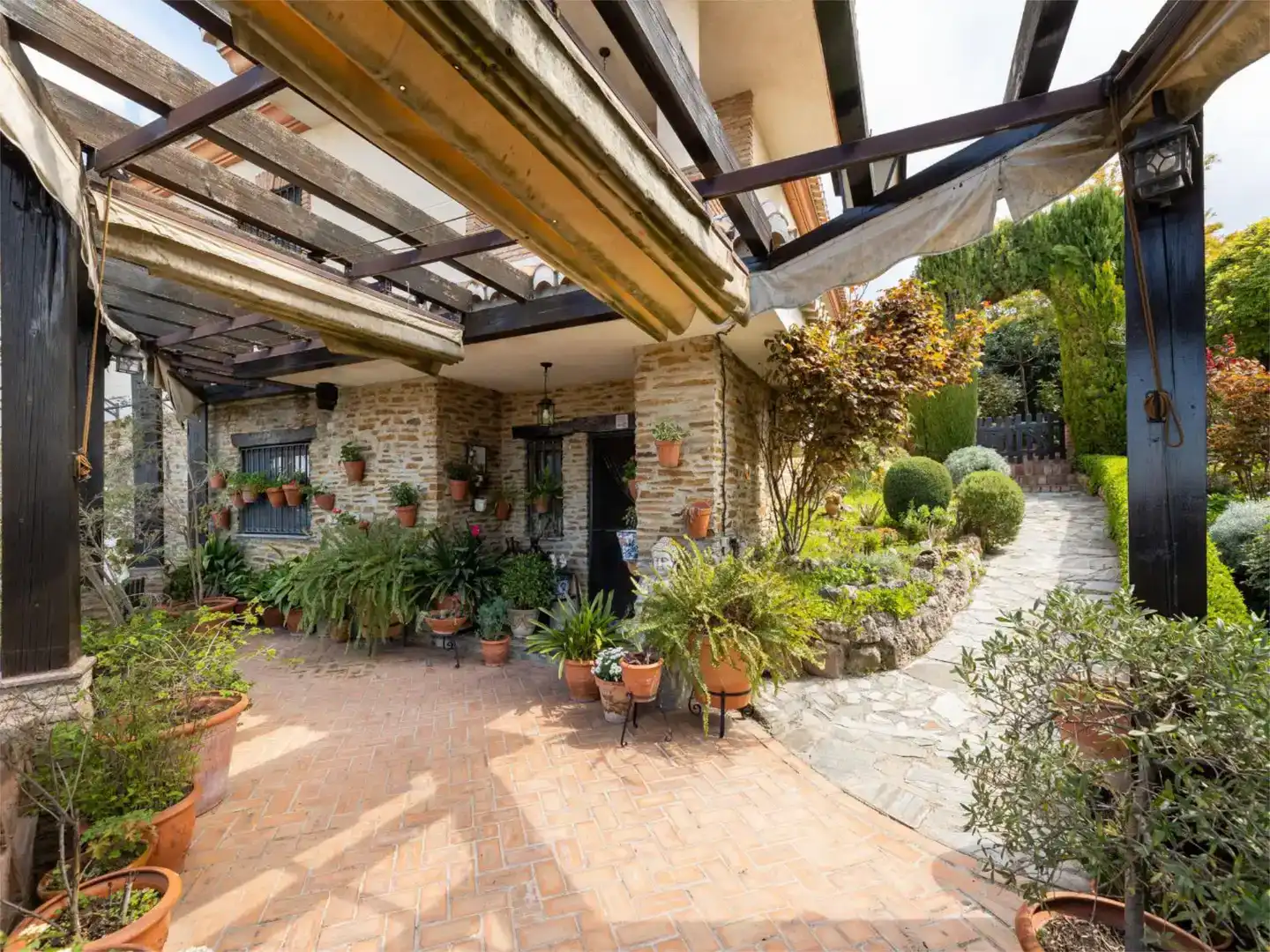 Terrassa de Pis en venda en Monachil amb Aire condicionat, Jardí privat i Traster