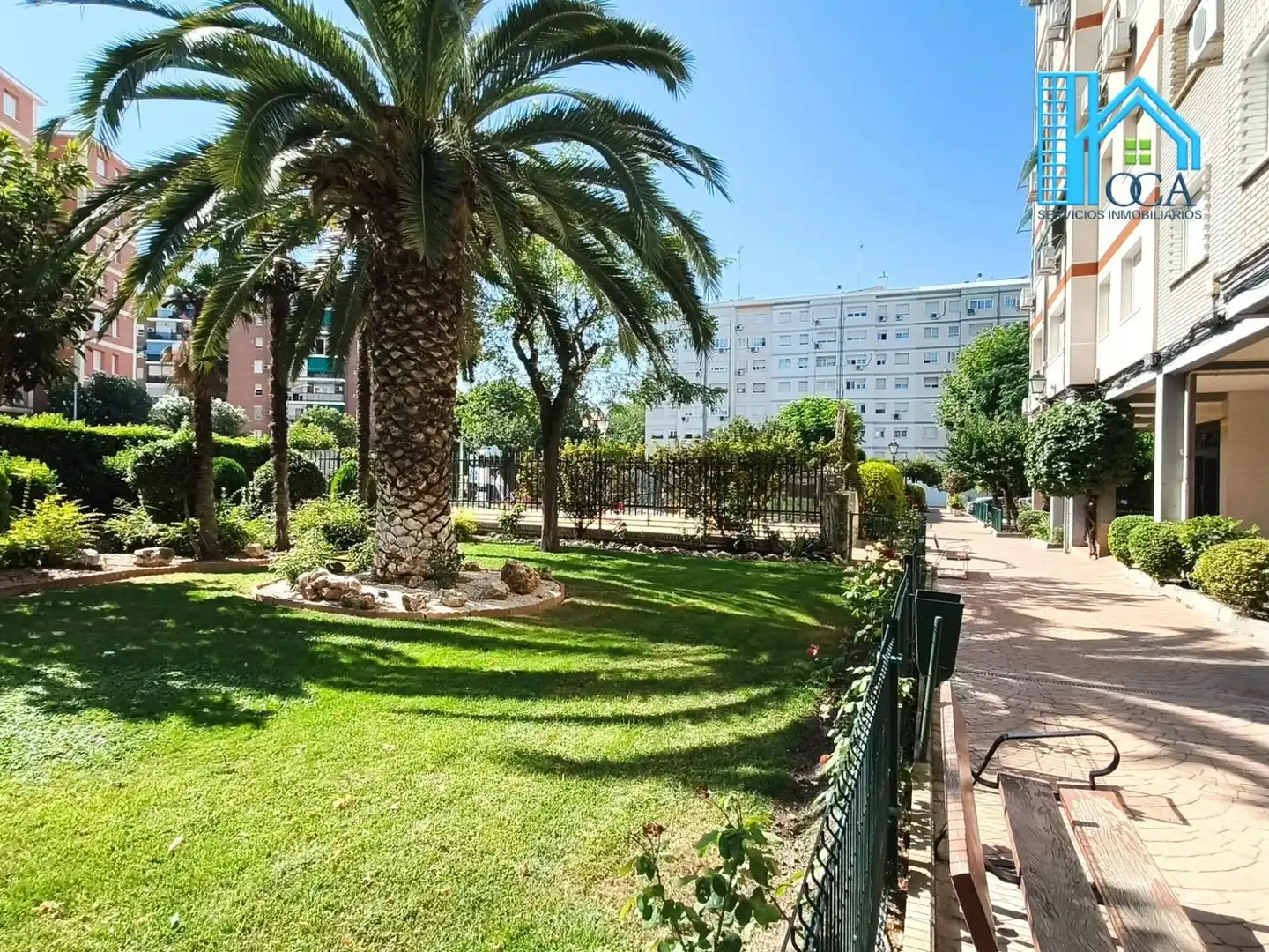 Vista exterior de Piso en venta en Móstoles con Aire acondicionado, Jardín privado y Piscina comunitaria
