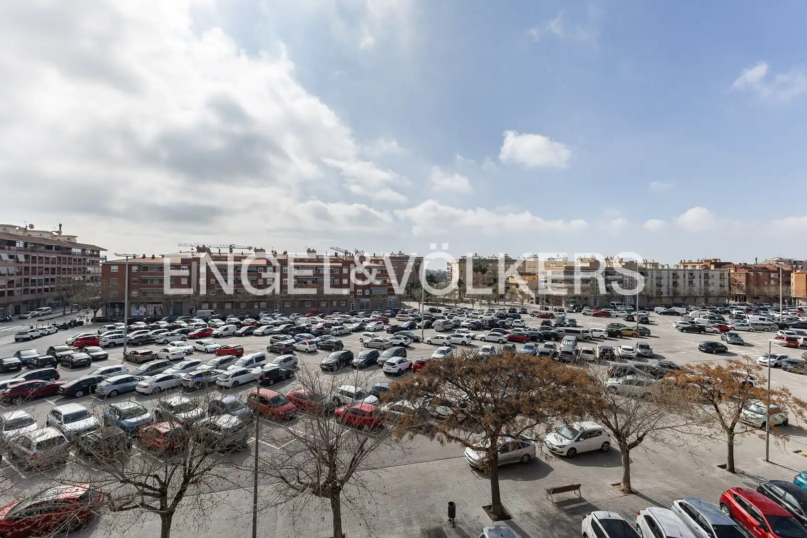 Parking de Casa o chalet en venta en El Prat de Llobregat con Aire acondicionado, Calefacción y Jardín privado