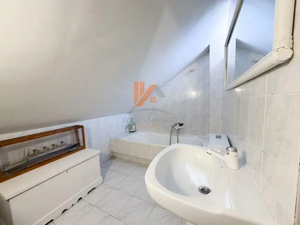 Baño de Casa adosada en venta en Brión con Jardín privado, Trastero y Horno