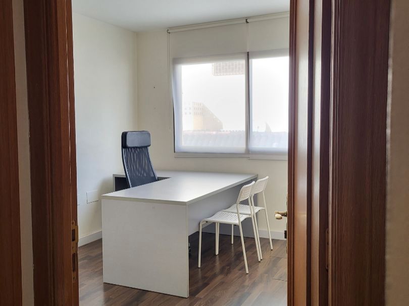 Office for rent in  Almería Capital  with Air Conditioner, Heating and Internet