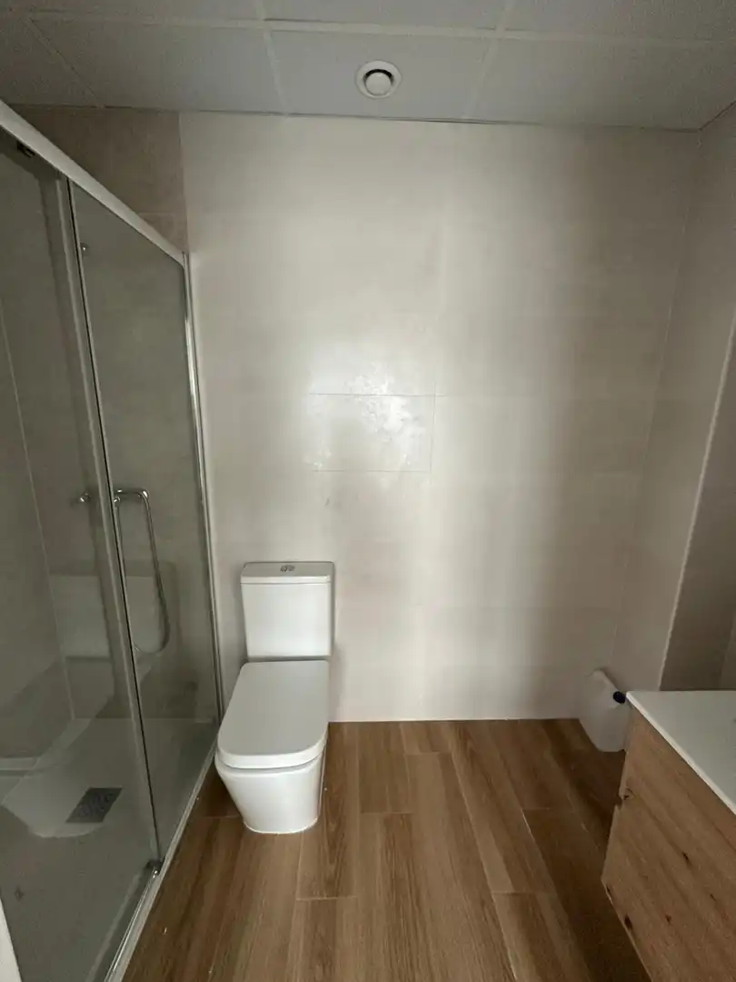 Bany de Apartament de lloguer en Badajoz amb Calefacció, Moblat i Balcó