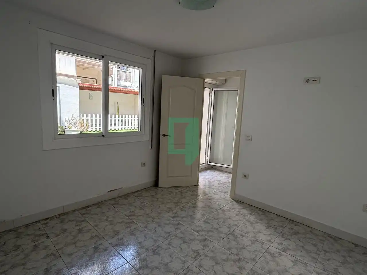 Schlafzimmer von Wohnung zum Verkauf in Badalona mit Klimaanlage und Terrasse