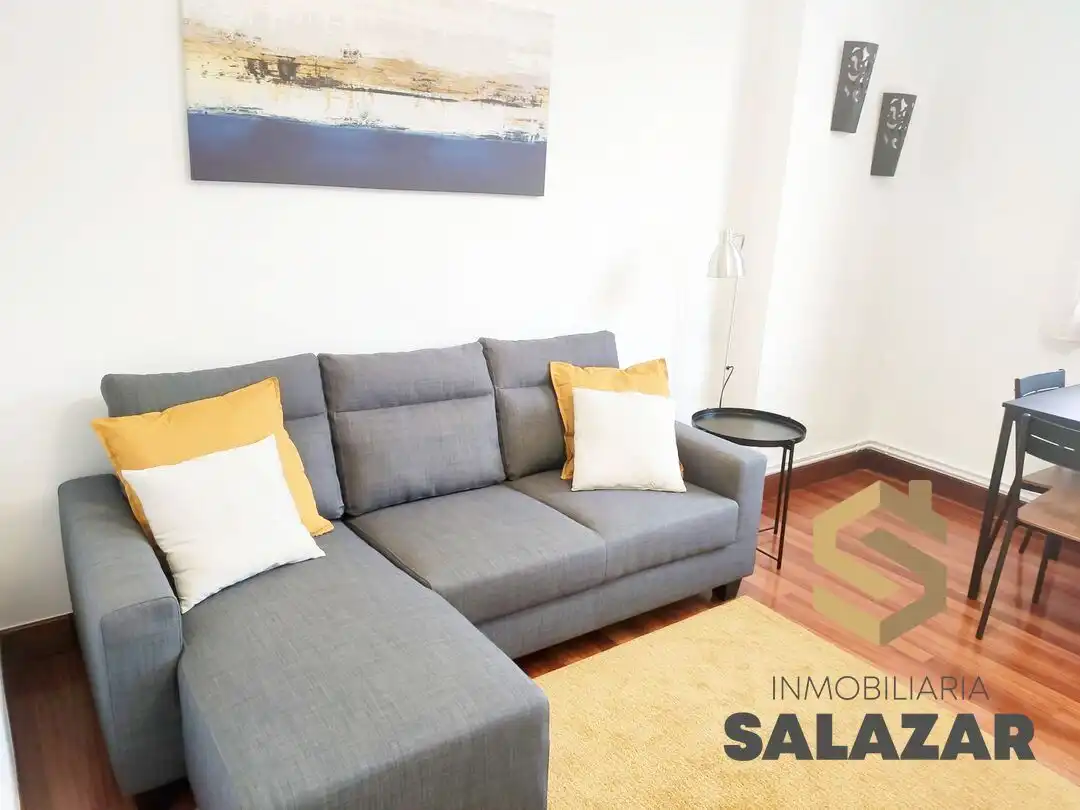 Sala d'estar de Pis en venda en Bilbao  amb Calefacció i Jardí privat