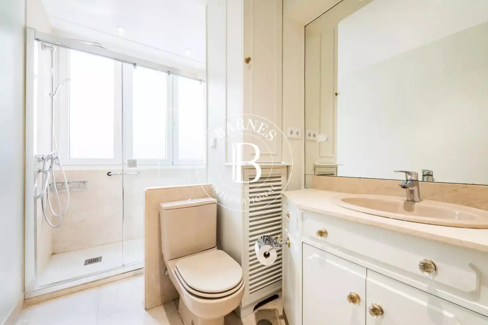 Bathroom of Flat for rent in Madrid  with Air Conditioner, Heating and Storage room