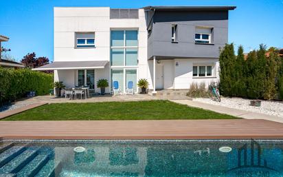 Swimming pool of House or chalet for sale in Valdetorres de Jarama  with Air Conditioner, Heating and Private garden