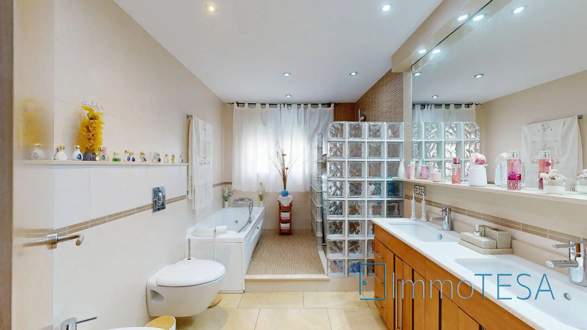 Bathroom of Flat for sale in Barberà del Vallès  with Air Conditioner, Heating and Parquet flooring