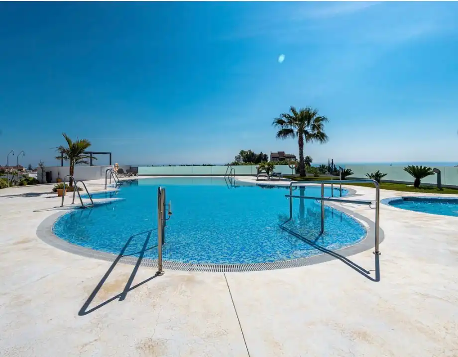 Piscina de Pis en venda en Fuengirola amb Aire condicionat, Terrassa i Traster