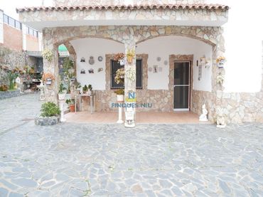 Villa mit Garten zum Verkauf in Carrer Farigola 16