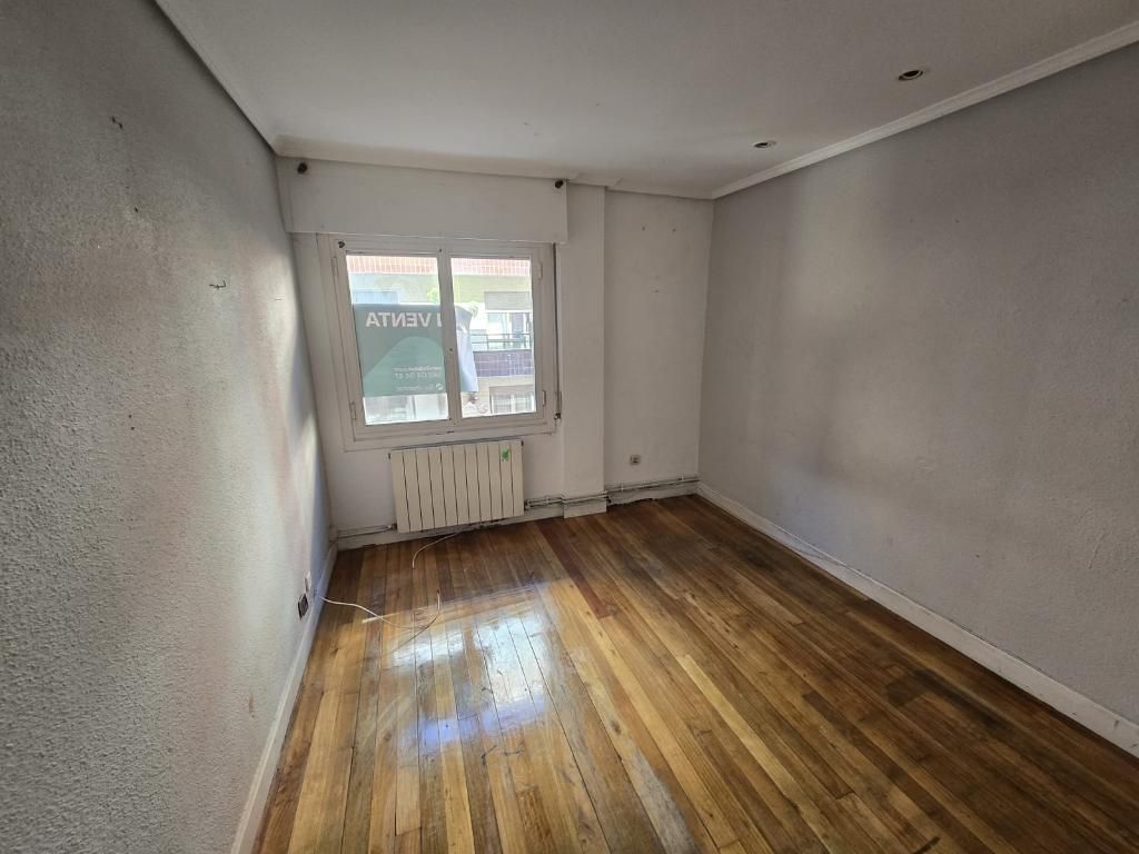 Bedroom of Flat for sale in Erandio