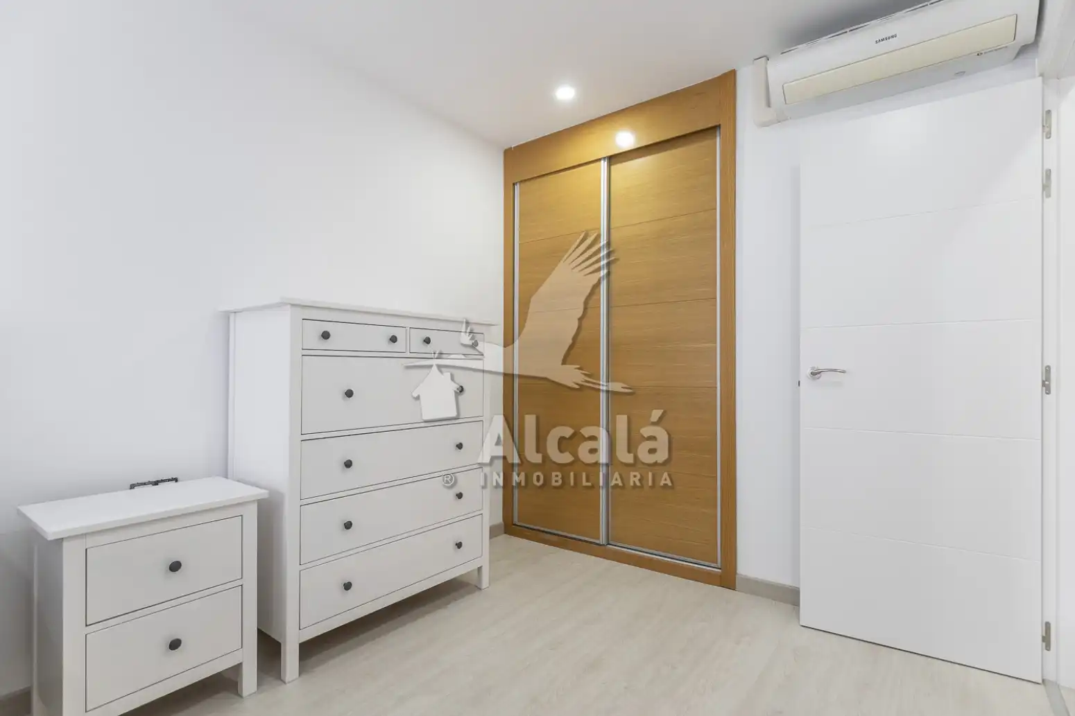Habitación de Piso en venta en Alcalá de Henares con Aire acondicionado, Calefacción y Jardín privado