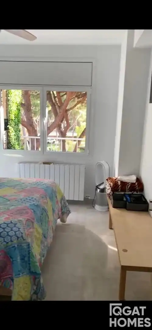 Schlafzimmer von Dachboden zur Miete in Gavà mit Klimaanlage, Schwimmbad und Gemeinschaftspool