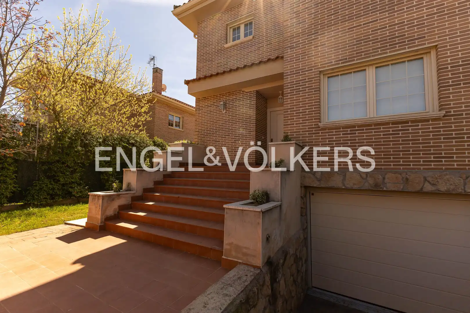 Exterior view of Houses for sale in Villanueva de la Cañada  with Air Conditioner, Heating and Private garden