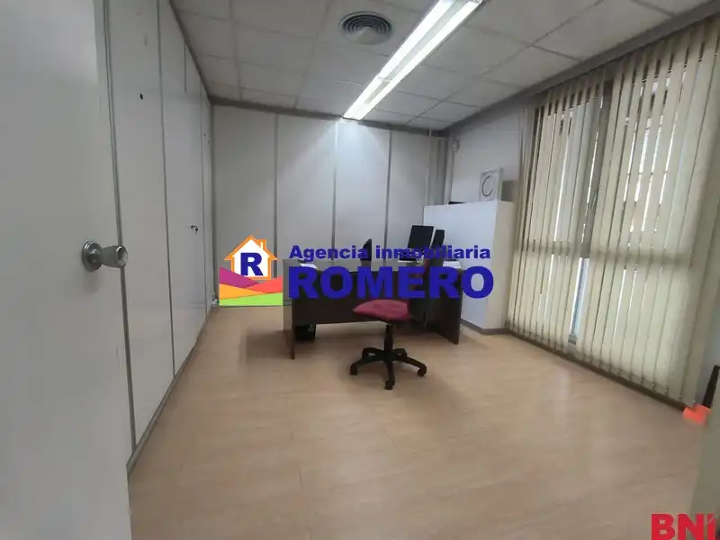 Local comercial de lloguer a Rúa de Laverde Ruiz