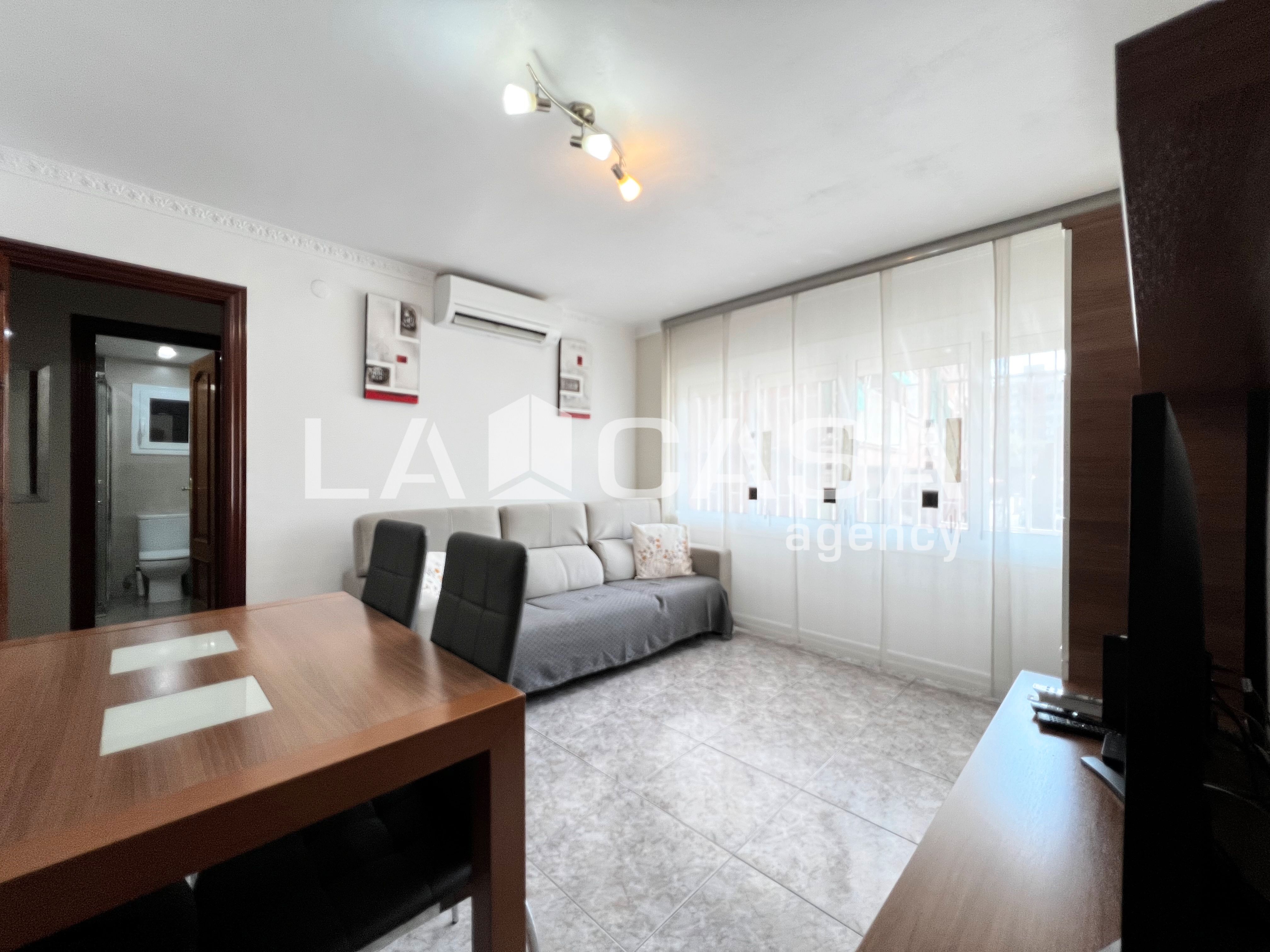 Sala d'estar de Planta baixa en venda en Badalona amb Calefacció