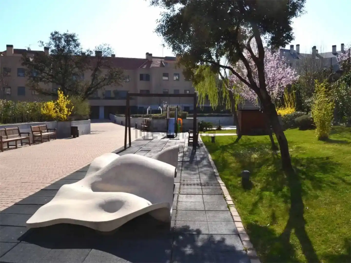 Vista exterior de Àtic en venda en La Moraleja amb Aire condicionat i Piscina