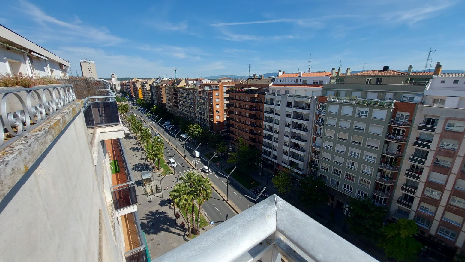 Vista exterior de Àtic en venda en  Logroño amb Calefacció, Parquet i Terrassa