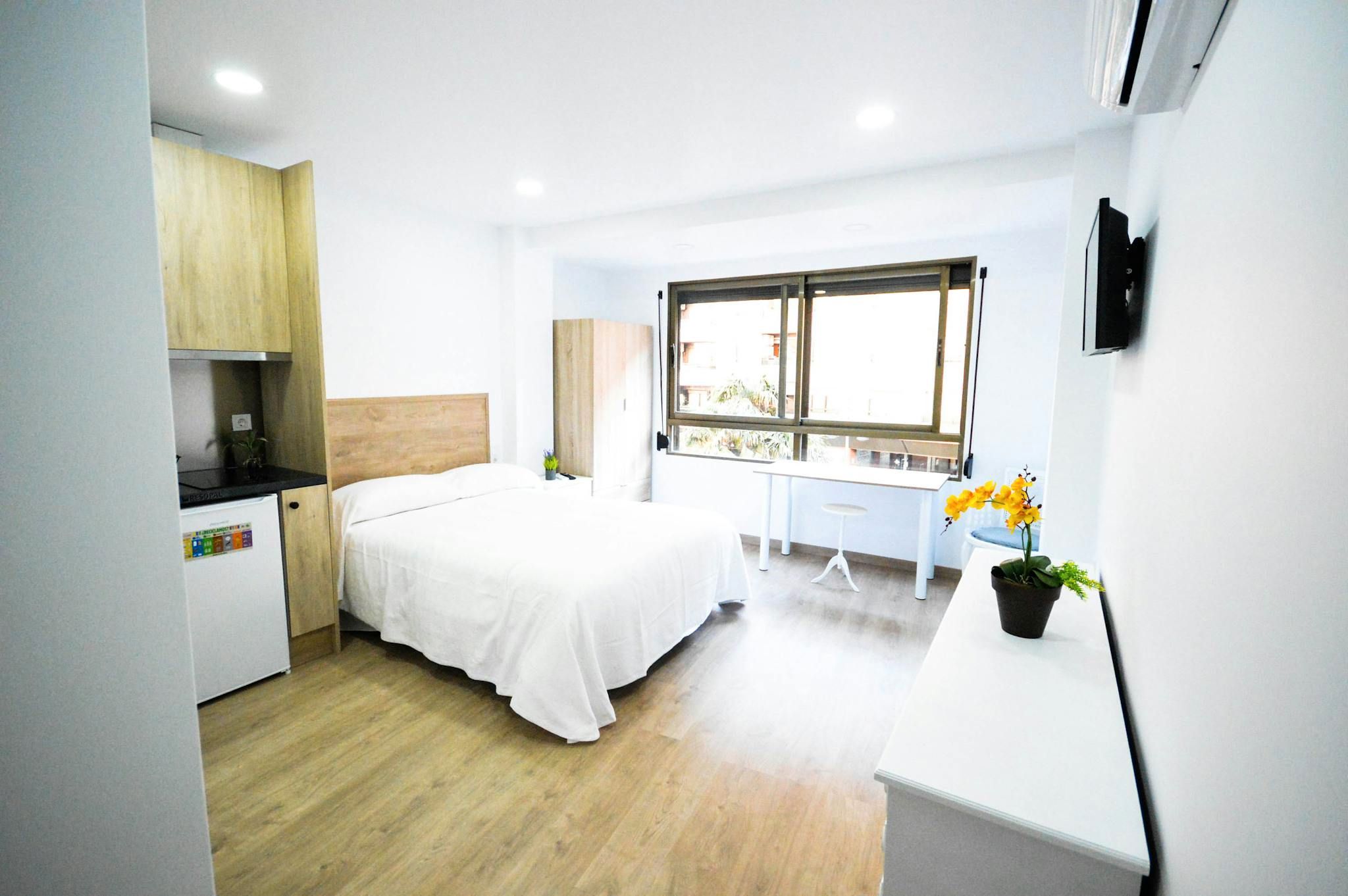 Bedroom of Flat to rent in  Valencia Capital  with Air Conditioner, Washing machine and TV