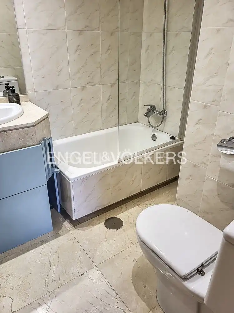 Bathroom of Flat for rent in Madrid  with Air Conditioner, Heating and Private garden