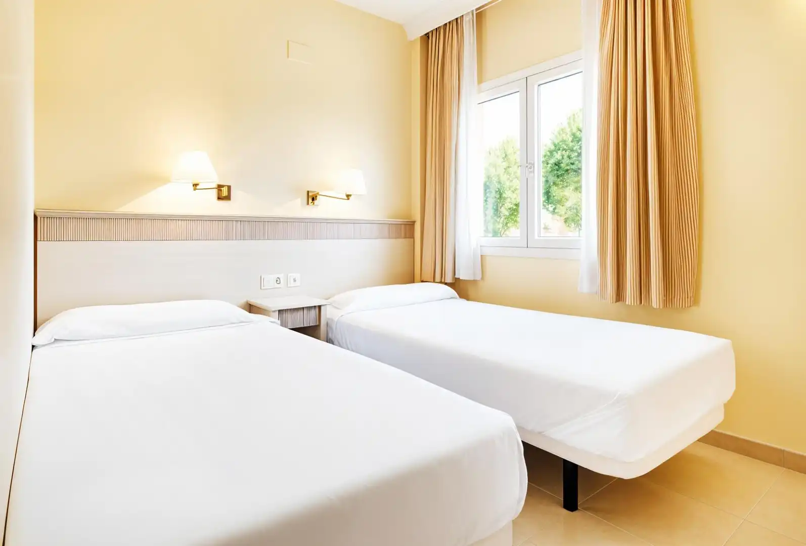 Dormitori de Apartament en venda en Chiclana de la Frontera amb Aire condicionat i Piscina comunitària