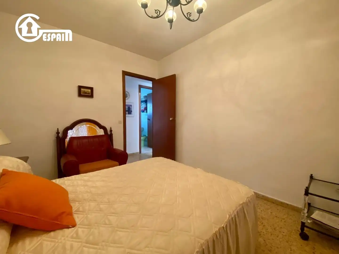 Habitación de Casa adosada en venta en Lillo con Calefacción, Jardín privado y Terraza