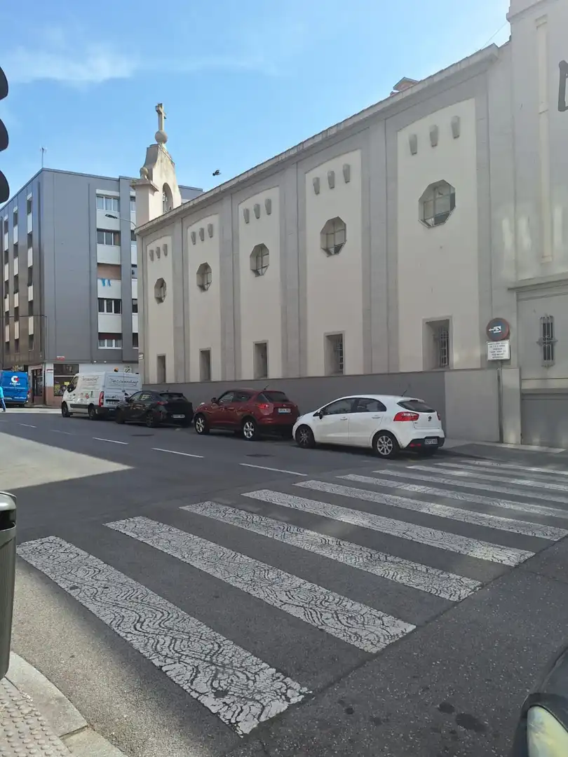 Aparcament de Pis de lloguer en Gijón  amb Calefacció, Parquet i Balcó