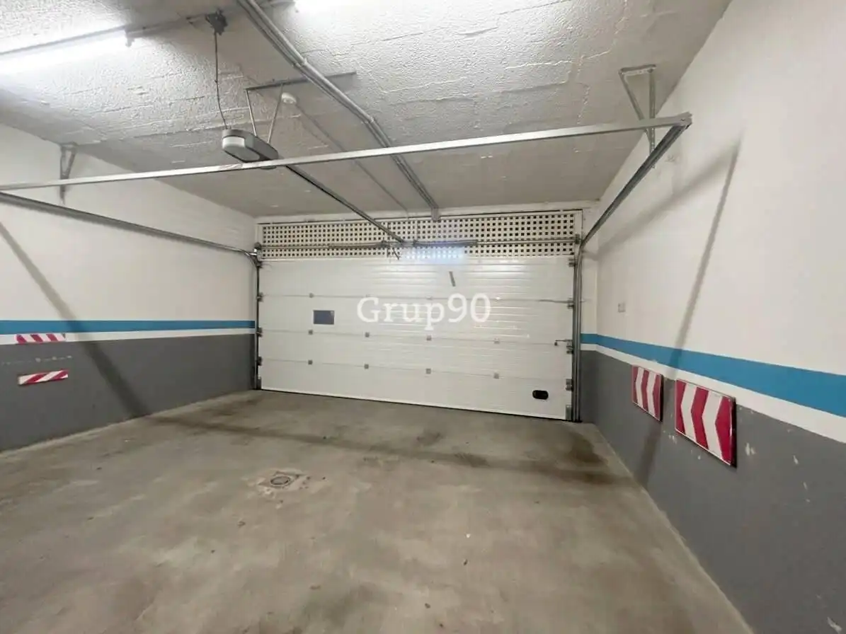 Parking de Casa adosada en venta en Lleida con Aire acondicionado, Calefacción y Jardín privado