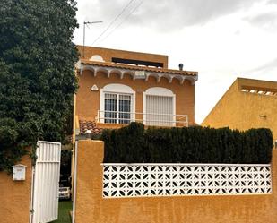 Vista exterior de Casa o xalet de lloguer en La Nucia amb Aire condicionat, Calefacció i Jardí privat