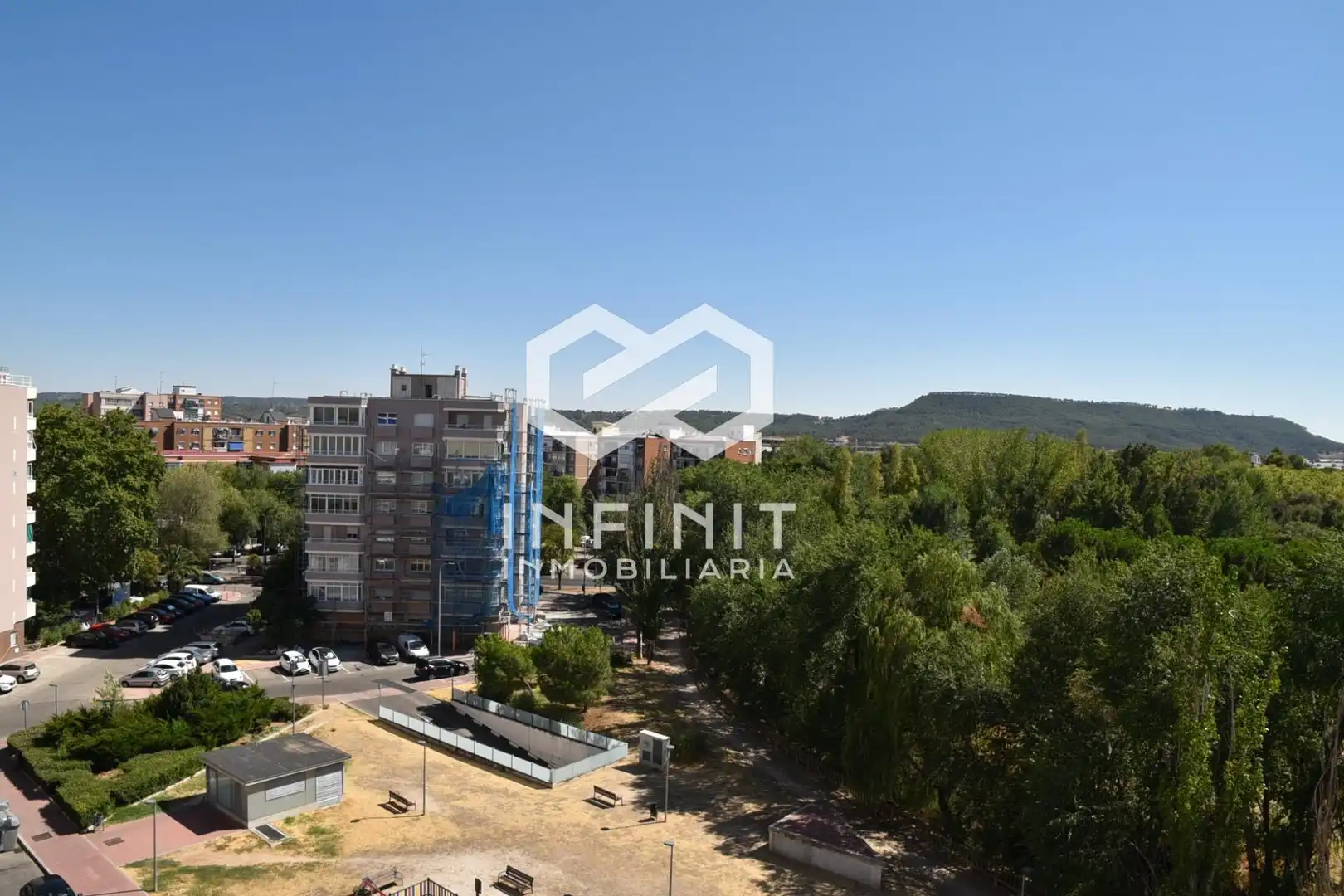 Vista exterior de Pis en venda en Alcalá de Henares amb Aire condicionat, Calefacció i Terrassa