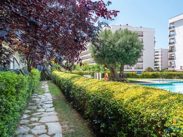 Baixos amb piscina de lloguer a Carrer de Buenos Aires 27