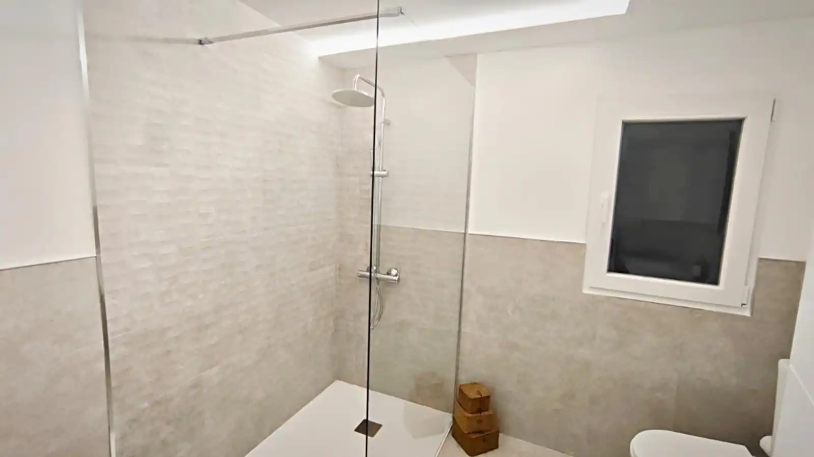 Baño de Piso en venta en  Palma de Mallorca con Aire acondicionado y Amueblado
