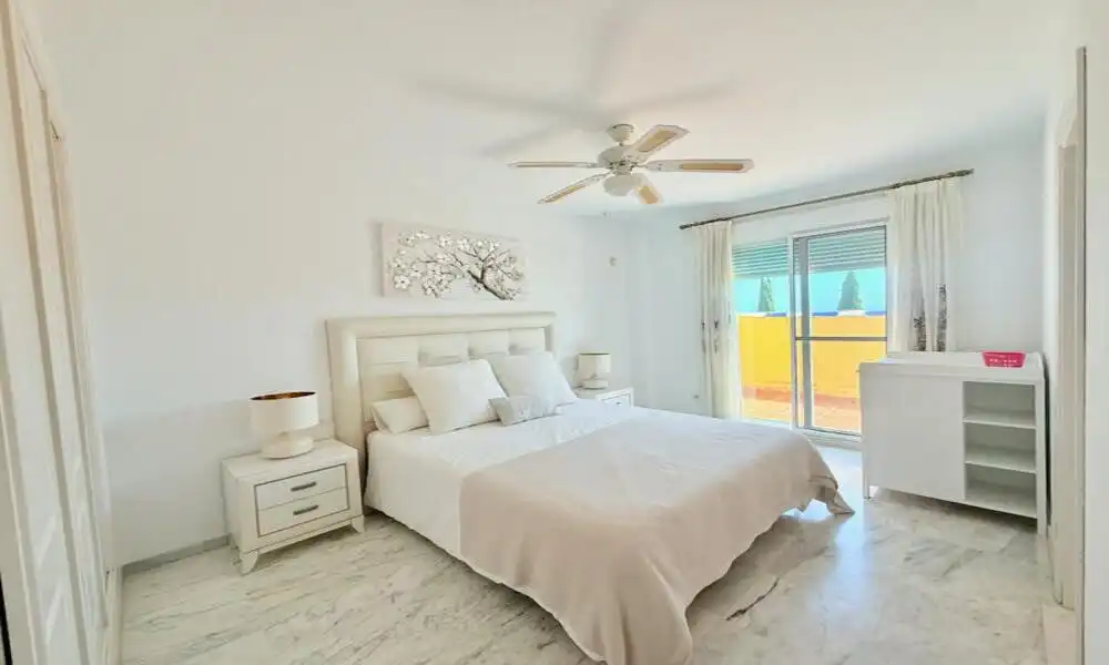 Habitación de Dúplex de alquiler en Marbella con Aire acondicionado, Calefacción y Terraza