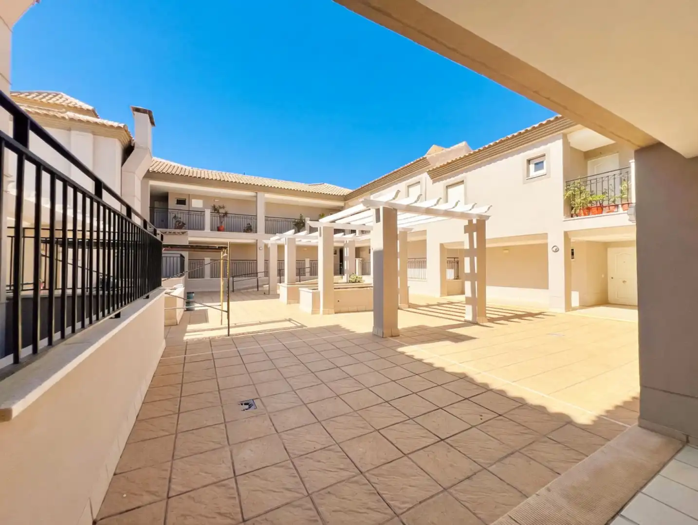 Außenansicht von Wohnung zum Verkauf in Málaga mit Klimaanlage, Privatgarten und Terrasse