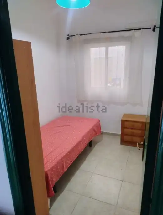 Schlafzimmer von Erdgeschoss zur Miete in Valencia mit Klimaanlage, Terrasse und Möbliert