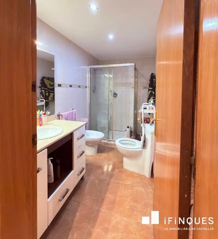 Bany de Casa o xalet en venda en Terrassa amb Terrassa i Internet
