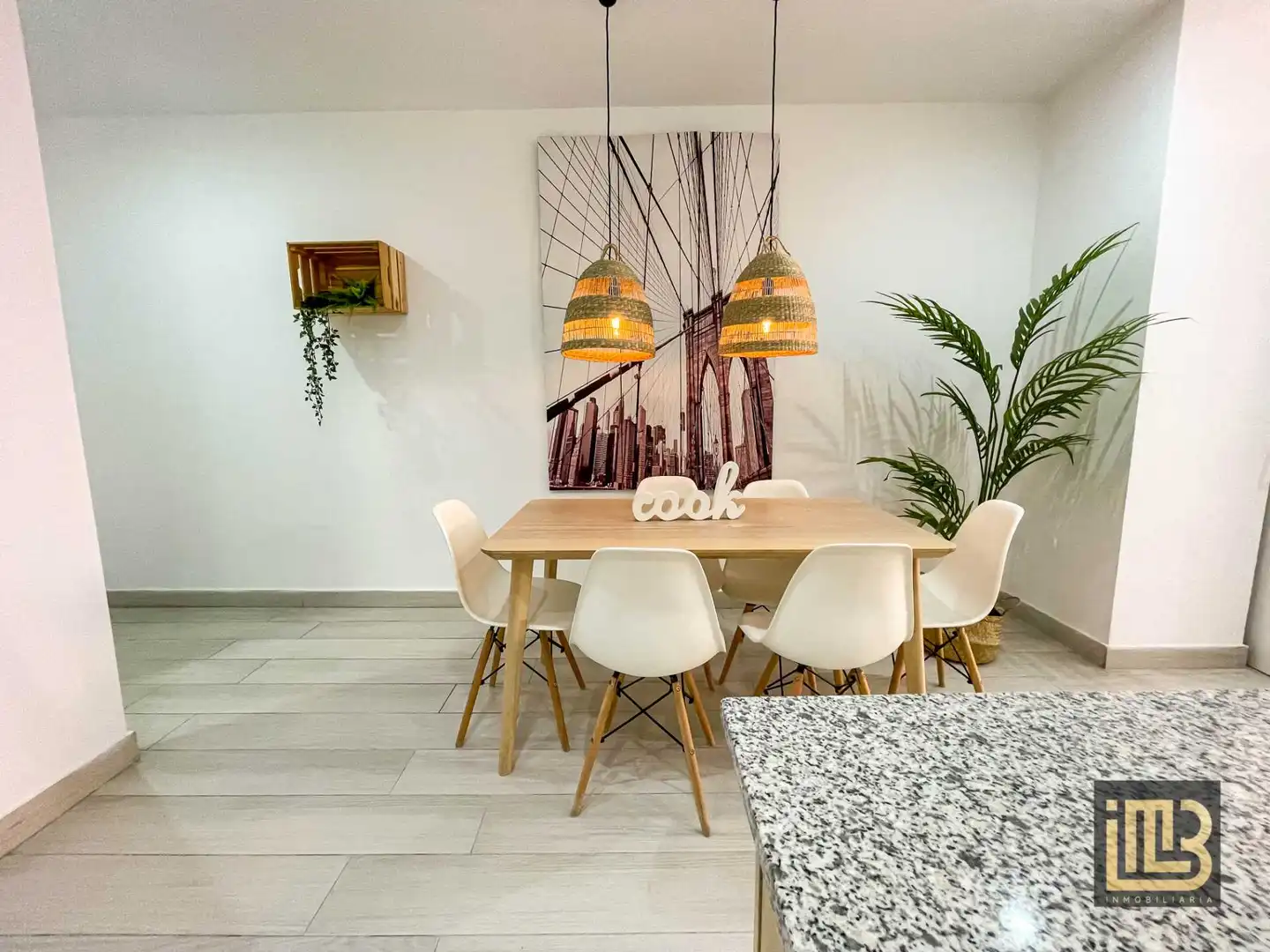Comedor de Piso en venta en Málaga con Aire acondicionado, Microondas y TV