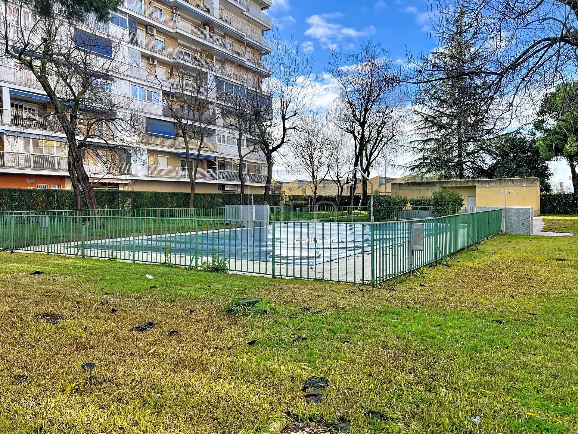 Piscina de Planta baixa en venda en Móstoles amb Calefacció i Piscina comunitària