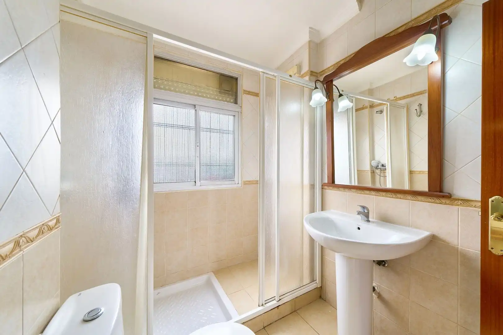 Baño de Piso en venta en Málaga con Aire acondicionado
