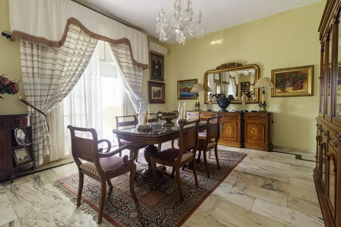 Comedor de Casa o chalet en venta en Huelva con Aire acondicionado, Calefacción y Jardín privado